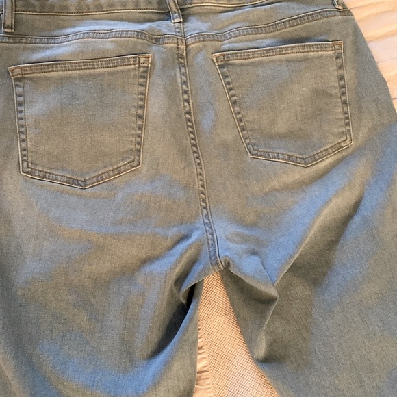 *2 for $15*Chaps light wash jeans 10 - Picture 3 of 5